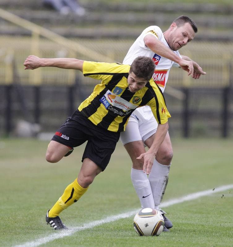 Football. Bytom I liga. Ruch Radzionkow - Pogon Szczecin. 16.10.2010
