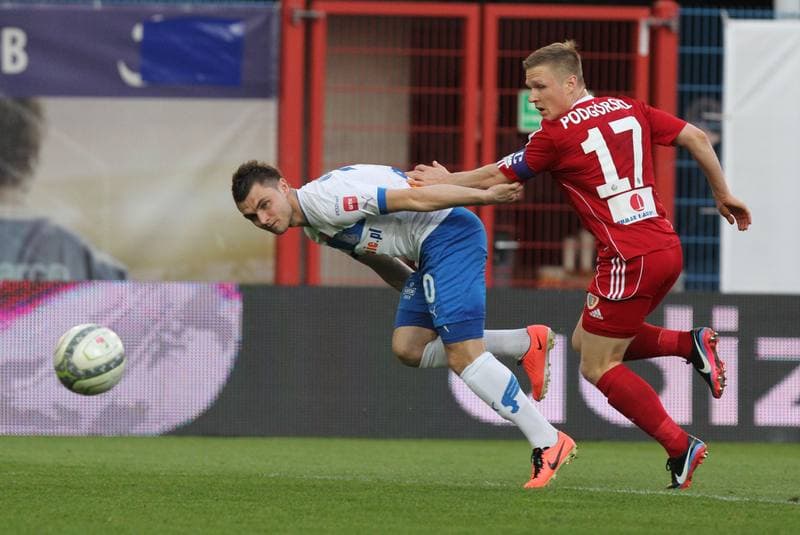 Football. T-Mobile Ekstraklasa. Piast Gliwice - Lech Poznan. 15.04.2013