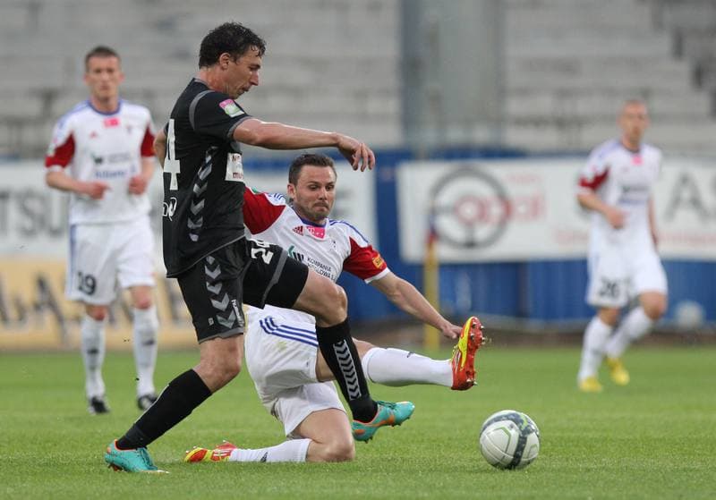Football. T-Mobile Ekstraklasa. Gornik Zabrze - Polonia Warszawa. 05.04.2012