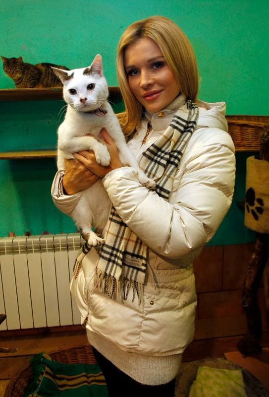 Joanna Krupa. Animal Shelter. Visit. 30.11.2013
