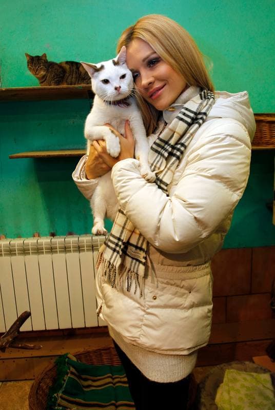 Joanna Krupa. Animal Shelter. Visit. 30.11.2013