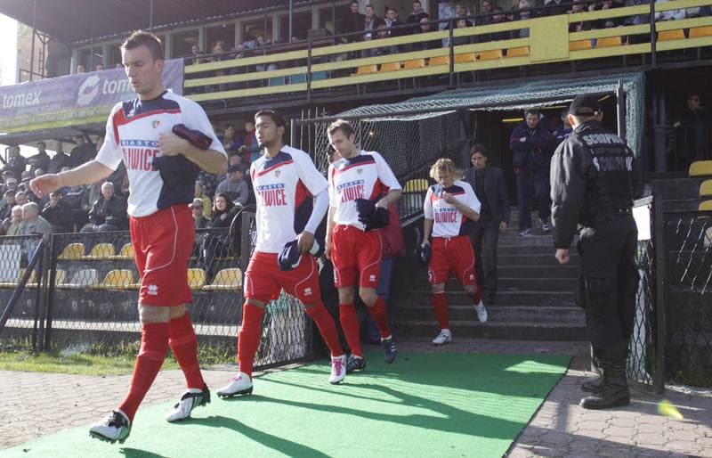 Football. Bytom I liga. Ruch Radzionkow - Piast Gliwice. 30.10.2010