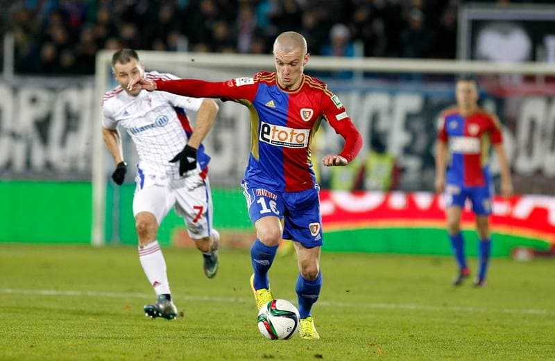 Football. PKO BP Ekstraklasa. Gornik Zabrze - Piast Gliwice. 01.12.2015