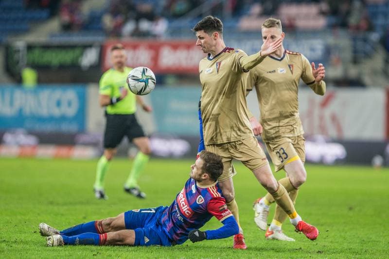Football. PKO BP Ekstraklasa. Piast Gliwice - Pogon Szczecin. 05.02.2022