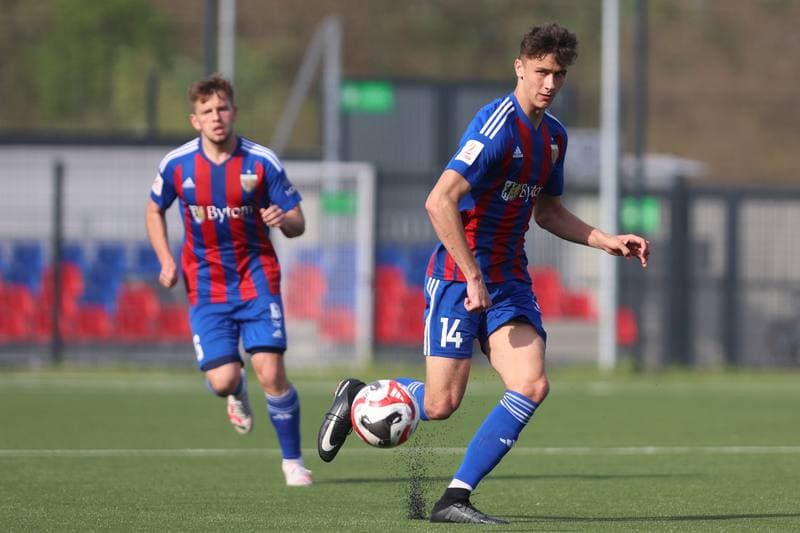 Football. II Liga. Polonia Bytom - Sandecja Nowy Sacz. 03.05.2024