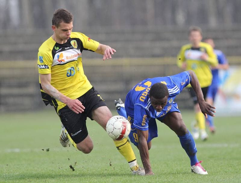 Football. Bytom I liga. Ruch Radzionkow - Arka Gdynia. 07.04.2012