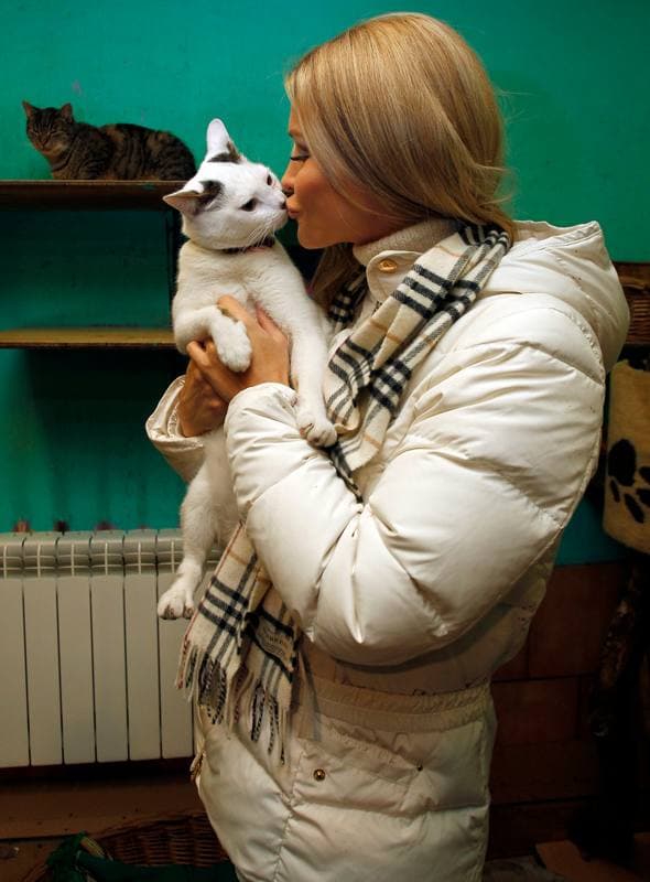 Joanna Krupa. Animal Shelter. Visit. 30.11.2013