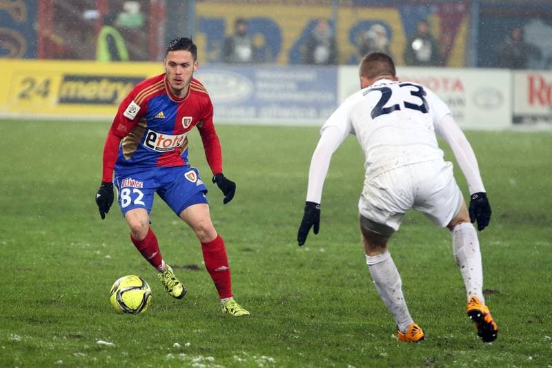 Football. Ekstraklasa. Piast Gliwice - Pogon Szczecin. 19.02.2016