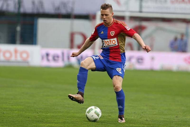 Football. Ekstraklasa. Piast Gliwice - Pogon Szczecin. 01.05.2016