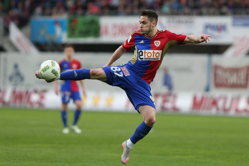 Football. Ekstraklasa. Piast Gliwice - Pogon Szczecin. 01.05.2016