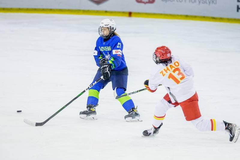 Ice Hockey. Women's World Championship Division 1 Group B. Slovenia - China. 11.04.2022