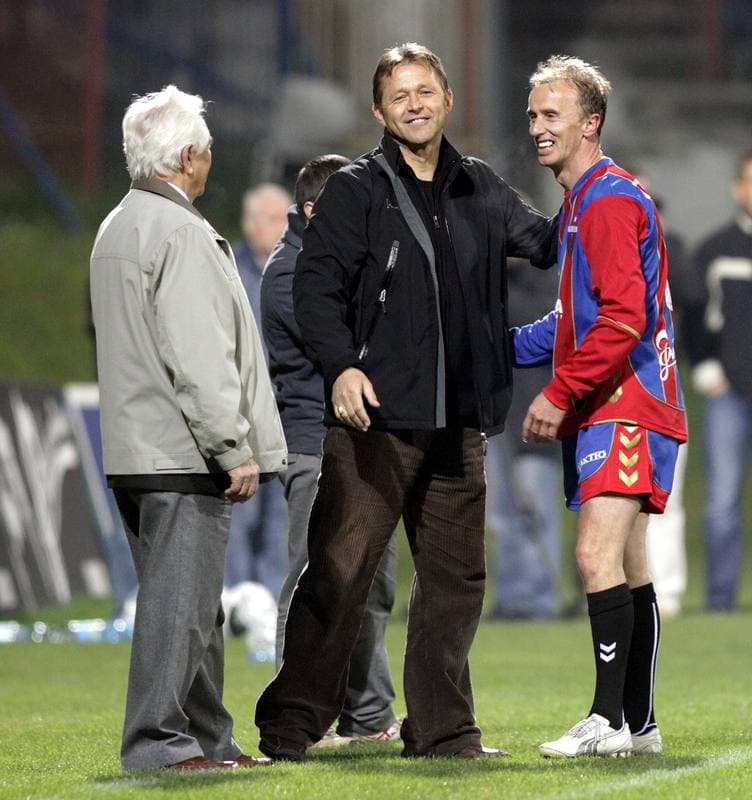 Football. Benefis Jacka Trzeciaka. Polonia Bytom - Przyjaciele Jacka Trzeciaka. 10.10.2010