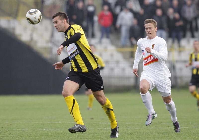 Football. Bytom I liga. Ruch Radzionkow - Pogon Szczecin. 16.10.2010