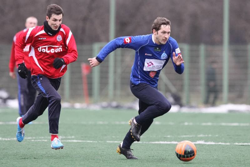 Football. Sparing. Ruch Chorzow - Dolcan Zabki. 05.02.2011