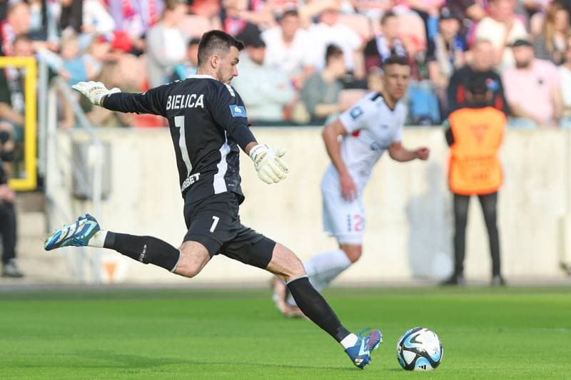 Football. PKO BP Ekstraklasa. Gornik Zabrze - Slask Wroclaw. 14.04.2024