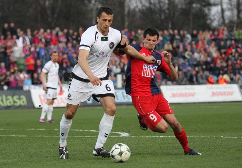Football. Ekstraklasa. Piast Gliwice - Korona Kielce. 19.04.2010