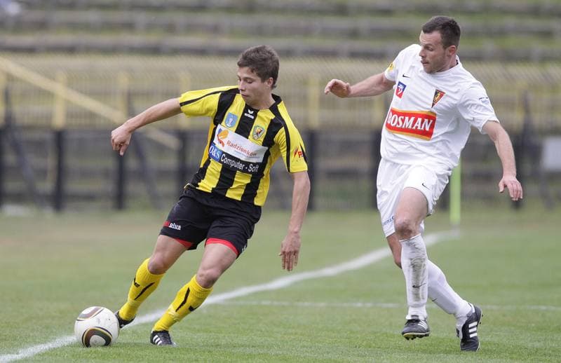 Football. Bytom I liga. Ruch Radzionkow - Pogon Szczecin. 16.10.2010