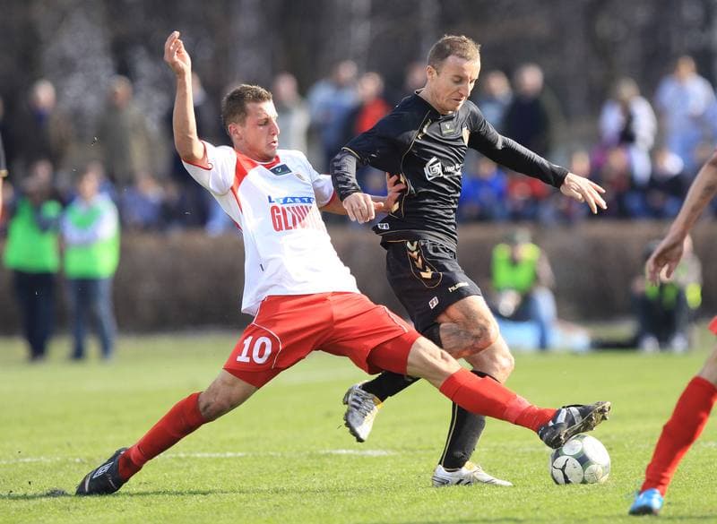 Football. Ekstraklasa. Piast Gliwice - Korona Kielce. 19.04.2010