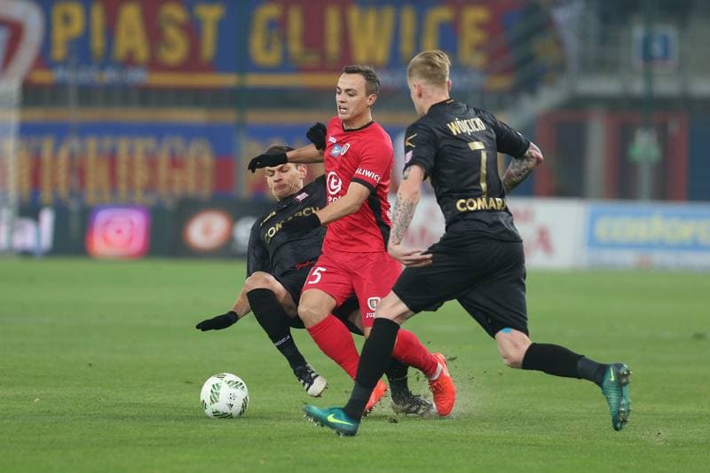 Football. Lotto Ekstraklasa. Piast Gliwice - Cracovia Krakow. 18.11.2016