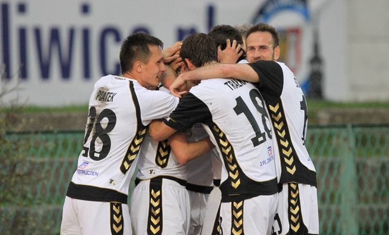 Football. Ekstraklasa. Piast Gliwice - Korona Kielce. 19.04.2010