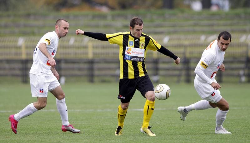 Football. Bytom I liga. Ruch Radzionkow - Pogon Szczecin. 16.10.2010