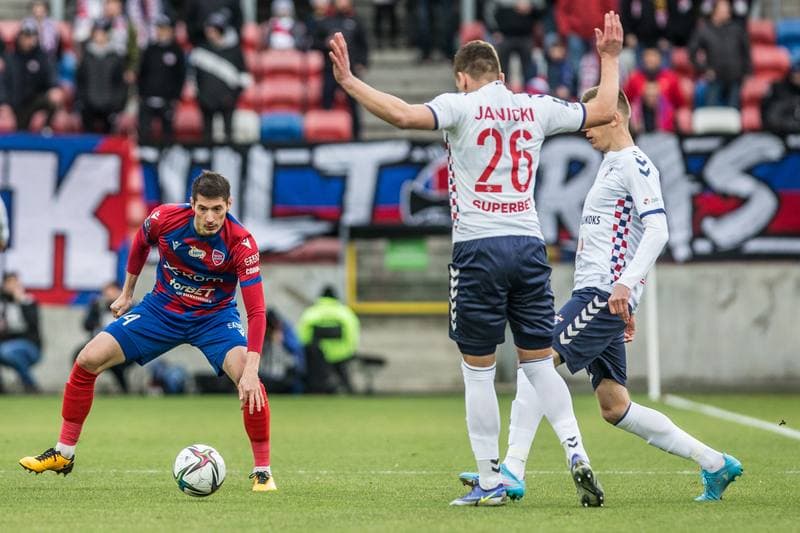 Football. PKO BP Ekstraklasa. Gornik Zabrze - Rakow Czestochowa. 20.02.2022