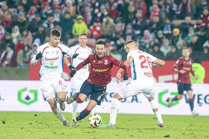 Football. PKO BP Ekstraklasa. Gornik Zabrze - Lech Poznan. 06.12.2024