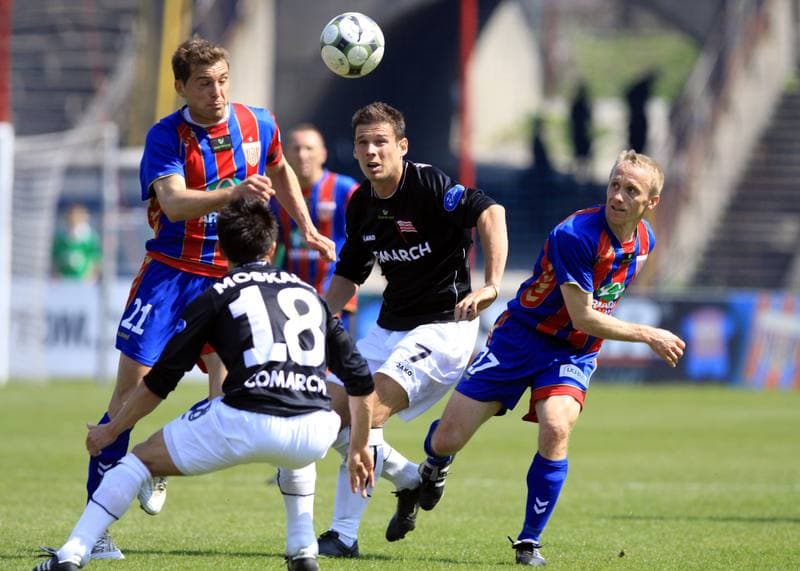 Football. Ekstraklasa. Polonia Bytom - Cracovia Krakow. 24.04.2010