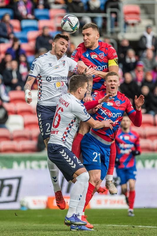 Football. PKO BP Ekstraklasa. Gornik Zabrze - Rakow Czestochowa. 20.02.2022