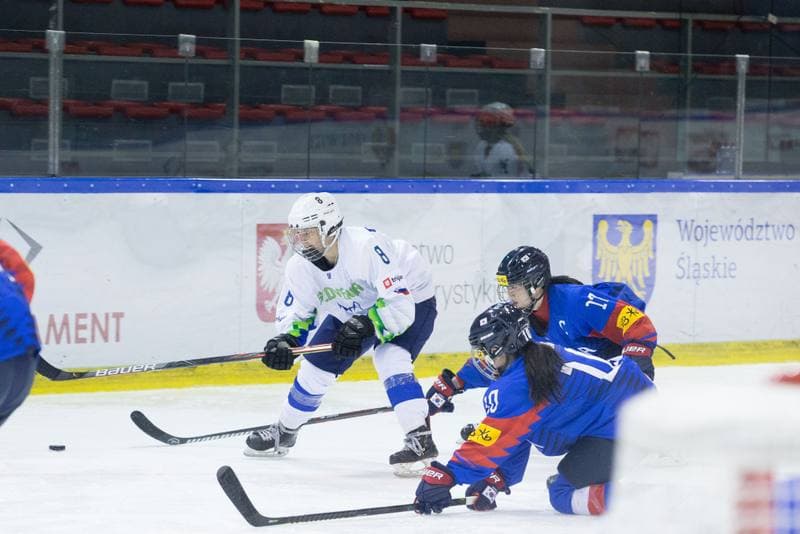 Ice Hockey. Women's World Championship Division 1B. Korea - Slovenia. 12.04.2022