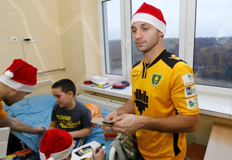 Football. I Liga. GKS Katowice - Wyzwa w Gornoslaskie Centrum Zdrowia Dziecka. 08.12.2014
