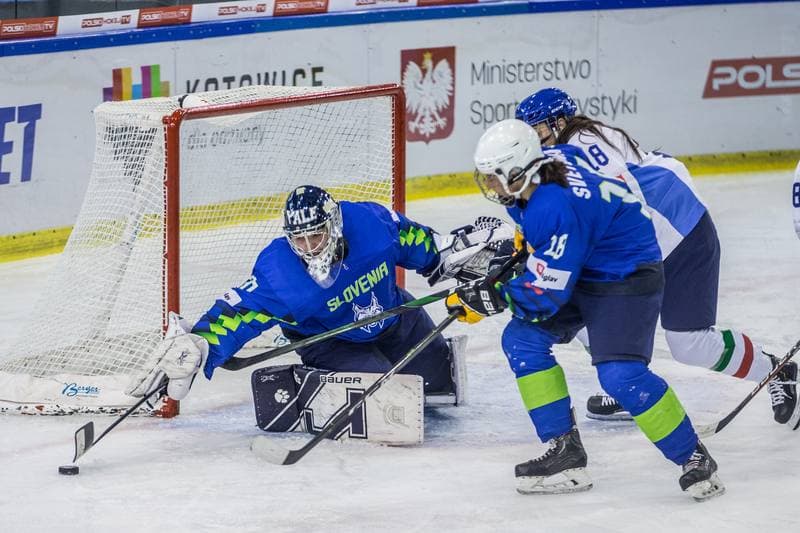 Ice Hockey. Women's World Championship Division 1B. Slovenia - Italy. 08.04.2022