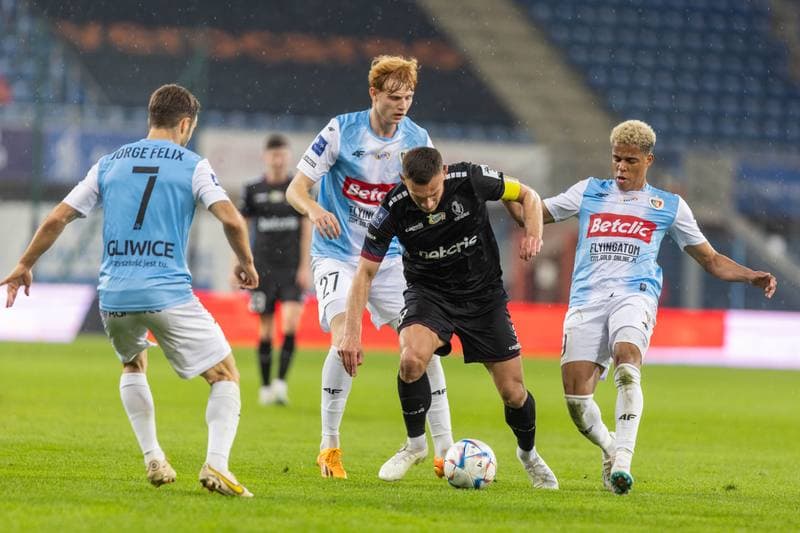 Football. PKO BP Ekstraklasa. Piast Gliwice - Pogon Szczecin. 29.04.2023