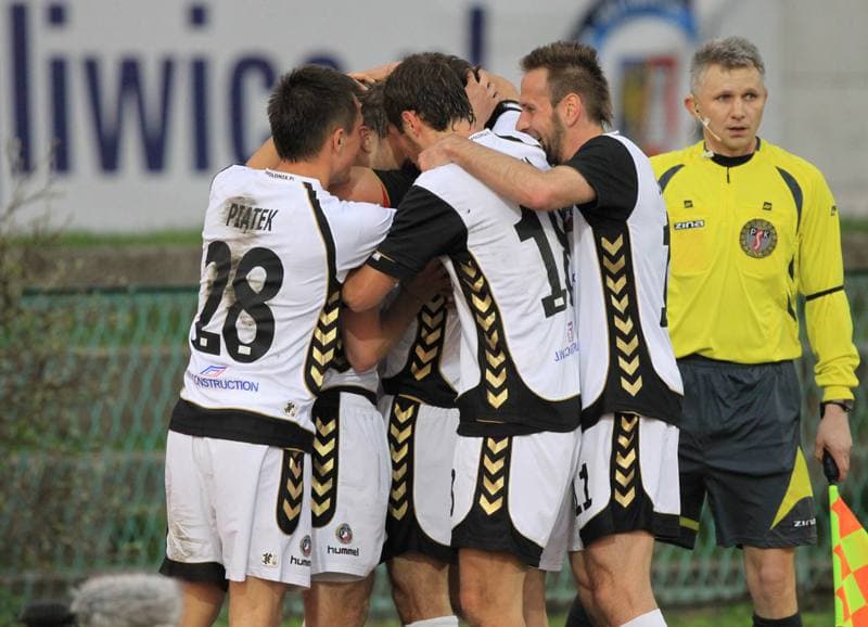 Football. Ekstraklasa. Piast Gliwice - Korona Kielce. 03.04.2010