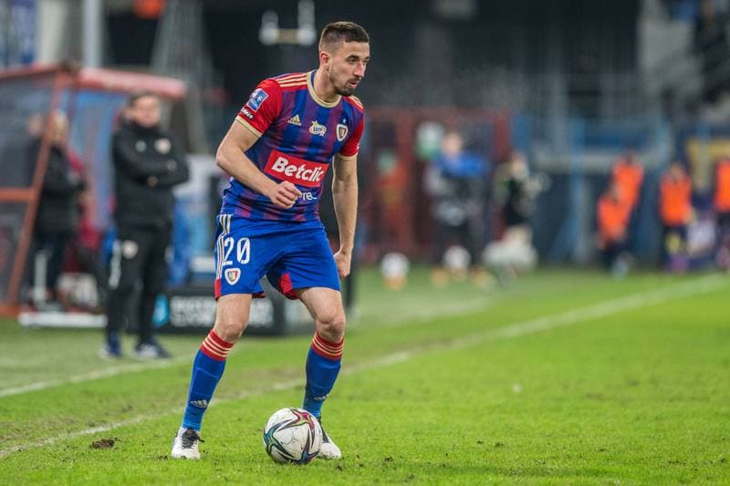 Football. PKO BP Ekstraklasa. Piast Gliwice - Pogon Szczecin. 05.02.2022