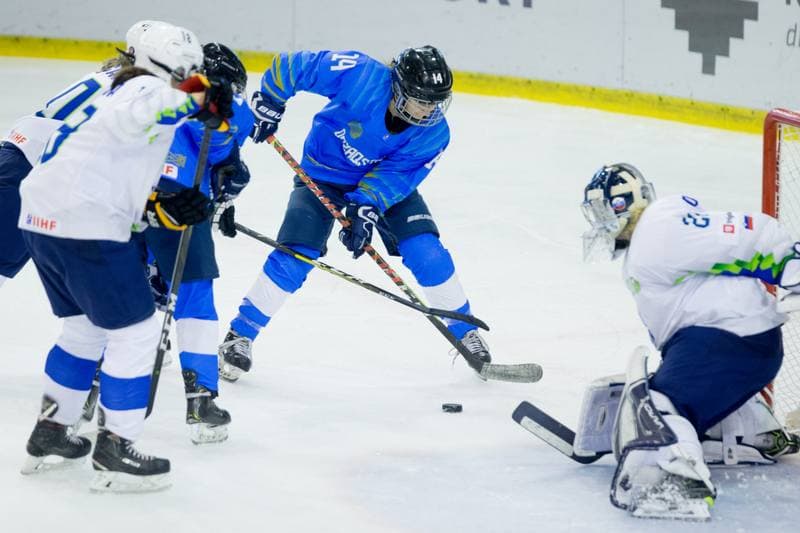 Ice Hockey. Women's World Championship Division 1B. Kazakhstan - Slovenia. 14.04.2022