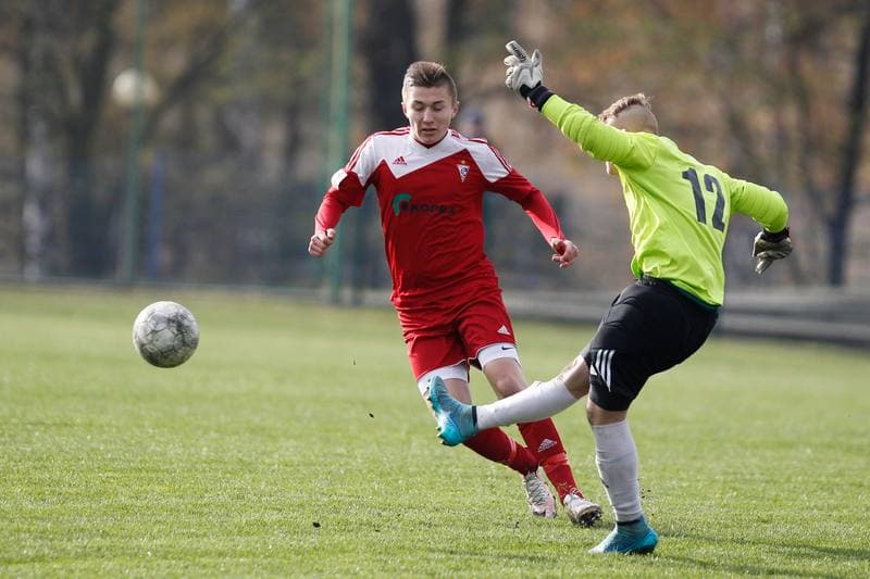 Football. Centralna Liga Juniorow. Gwarek Zabrze - Gornik Zabrze. 05.11.2016