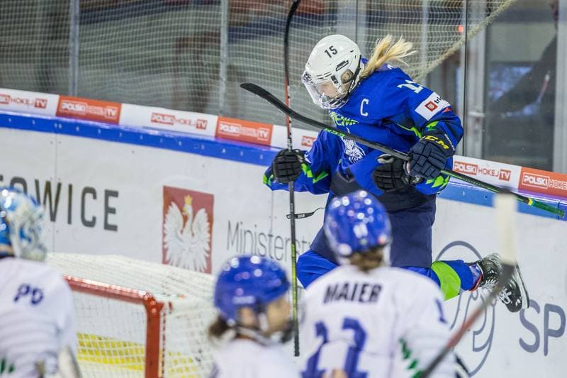 Ice Hockey. Women's World Championship Division 1B. Slovenia - Italy. 08.04.2022