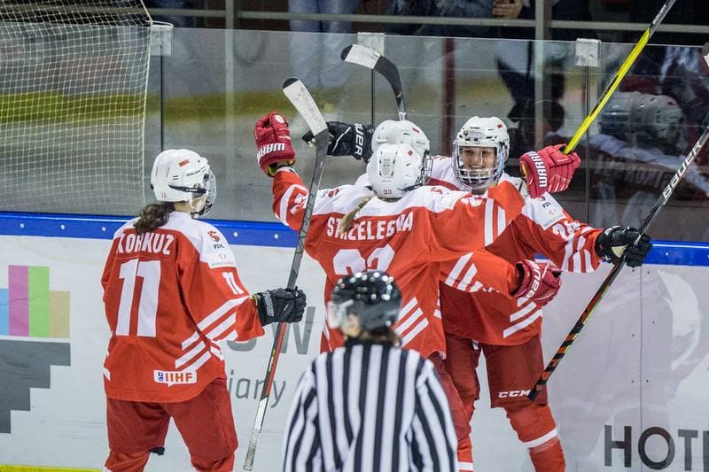 Ice Hockey. Women's World Championship Division 1B. Poland - Slovenia. 09.04.2022
