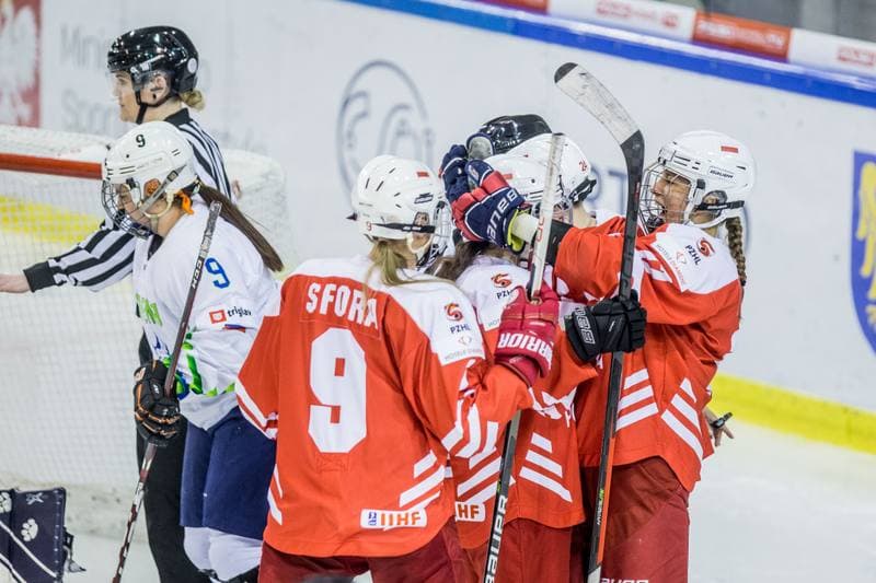 Ice Hockey. Women's World Championship Division 1B. Poland - Slovenia. 09.04.2022