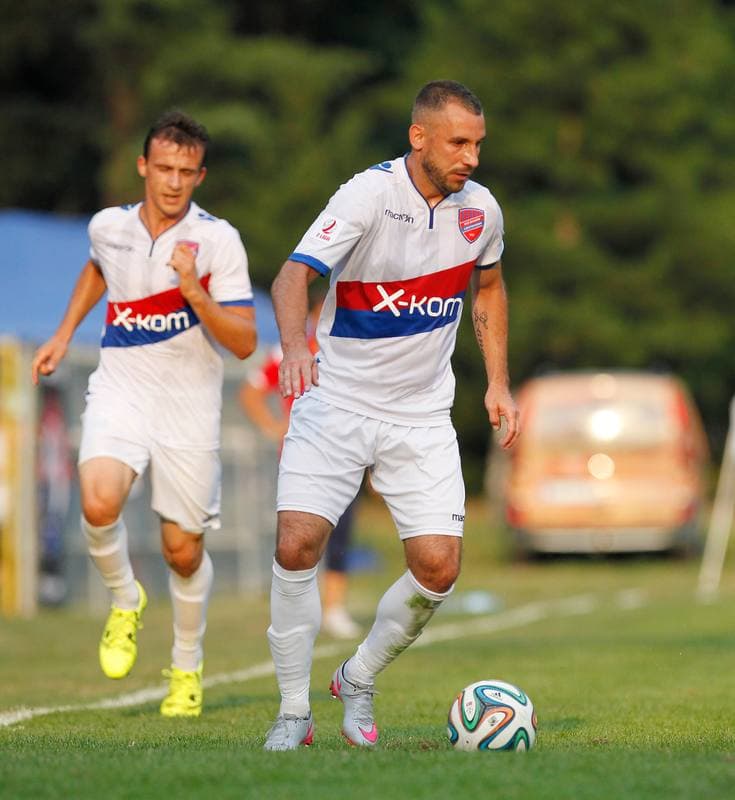 Football. II Liga. Nadwislan Gora - Rakow Czestochowa. 09.08.2015