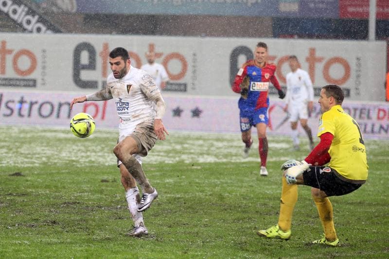 Football. Ekstraklasa. Piast Gliwice - Pogon Szczecin. 19.02.2016