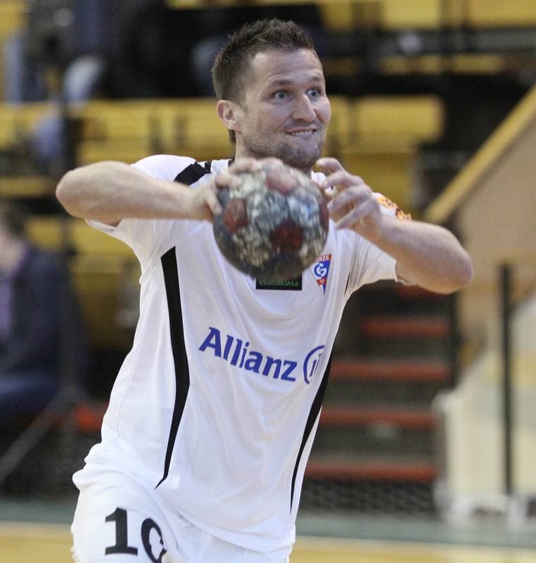Handball. Charytatywny Mecz. NMC Powen Zabrze - Gornik Zabrze. 16.01.2011