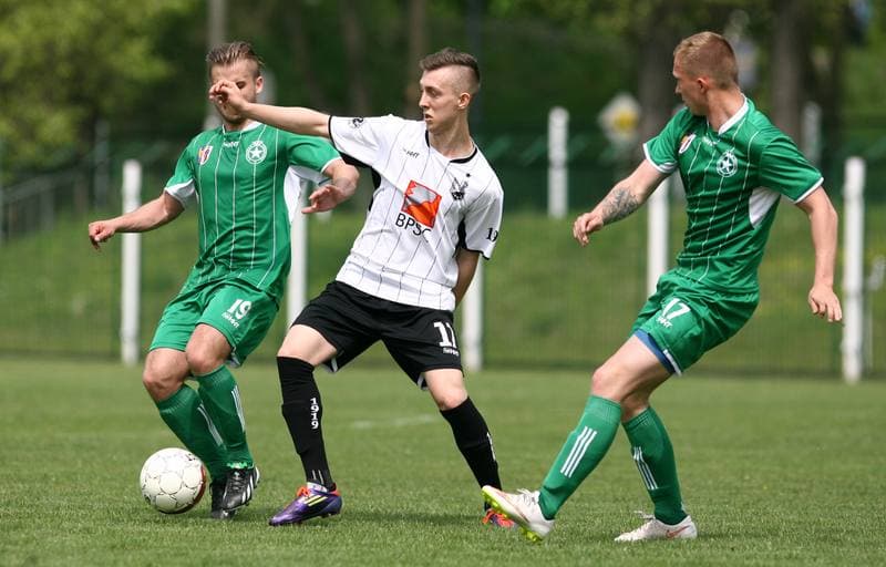 Football. III Liga Opolsko Slaska. Grunwald Ruda Slaska - Szombierki Bytom. 09.05.2015