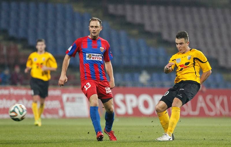 Football. III Liga Opolsko - Slaska. Polonia Bytom - Polonia Laziska Gorne. 11.11.2014