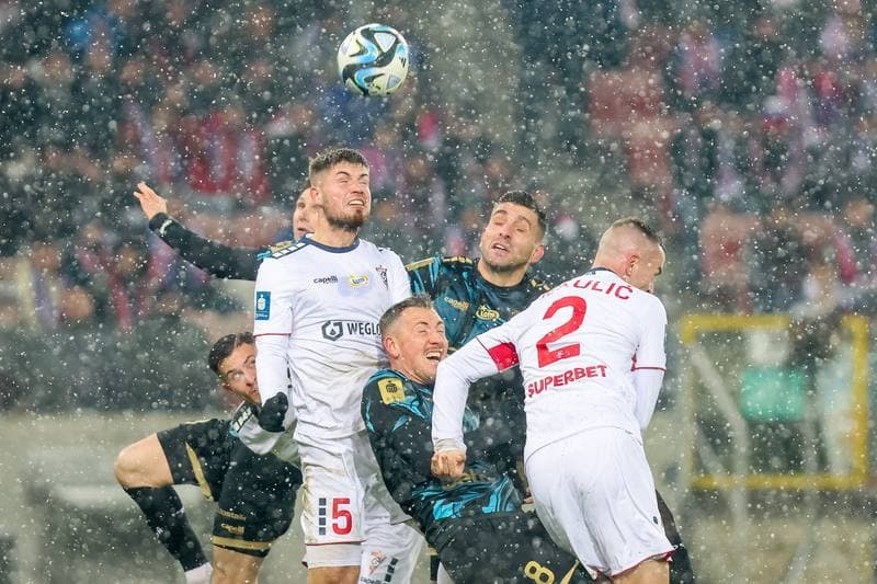 Football. PKO BP Ekstraklasa. Gornik Zabrze - Pogon Szczecin. 01.12.2023