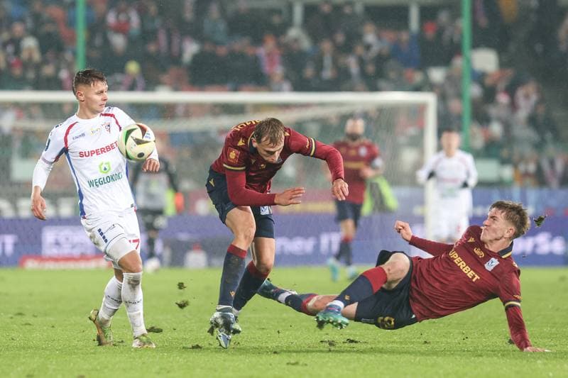 Football. PKO BP Ekstraklasa. Gornik Zabrze - Lech Poznan. 06.12.2024