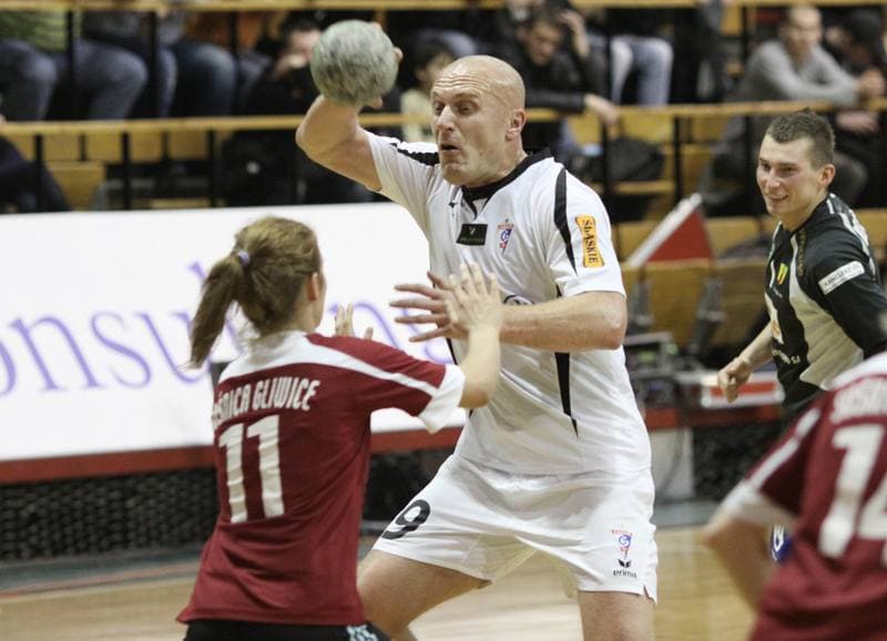 Handball. Charytatywny Mecz. NMC Powen Zabrze - Gornik Zabrze. 16.01.2011