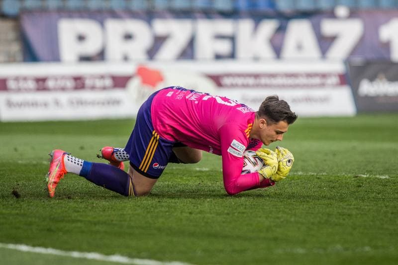 Football. III Liga. Ruch Chorzow - Sleza Wroclaw. 10.04.2021