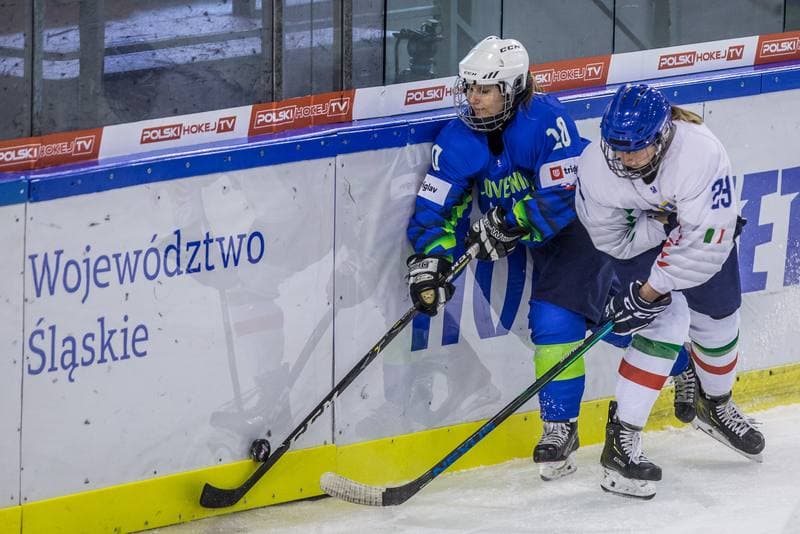 Ice Hockey. Women's World Championship Division 1 Group B. Slovenia - Italy. 08.04.2022
